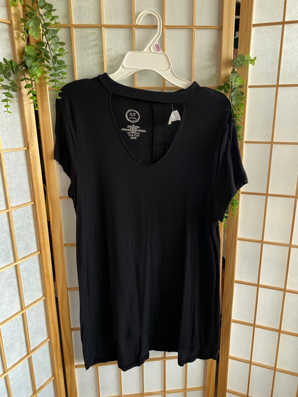 Maurices Black V-Neck Short Sleeve Tee